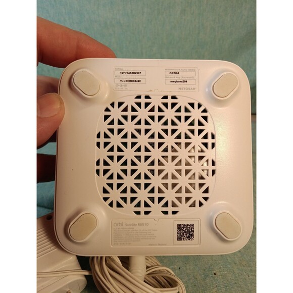 NETGEAR Orbi Mesh WiFi Add-on Satellite – Model RBS10 with Power Cord - Picture 3 of 3